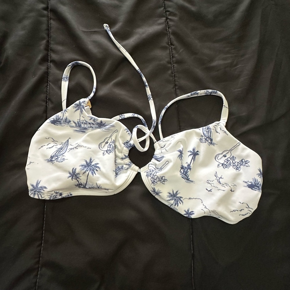 Holllister swim top